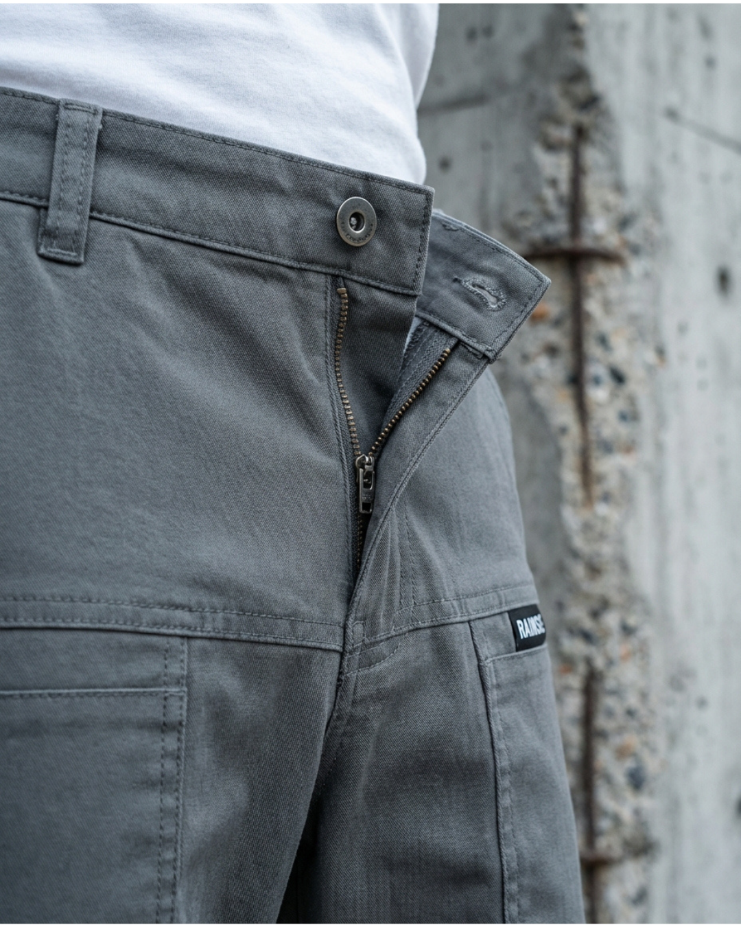 4. Smart functionality with practical cargo pockets